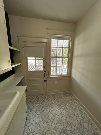 Building Photo - 3265 Ivanhoe St