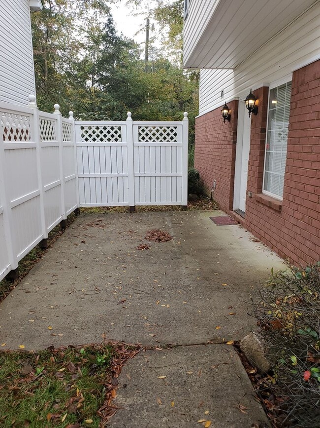 Building Photo - Beautiful 2 Bedroom 2 Bath Available 10/10...
