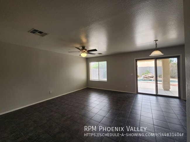 Building Photo - 13921 W Port Royale Ln
