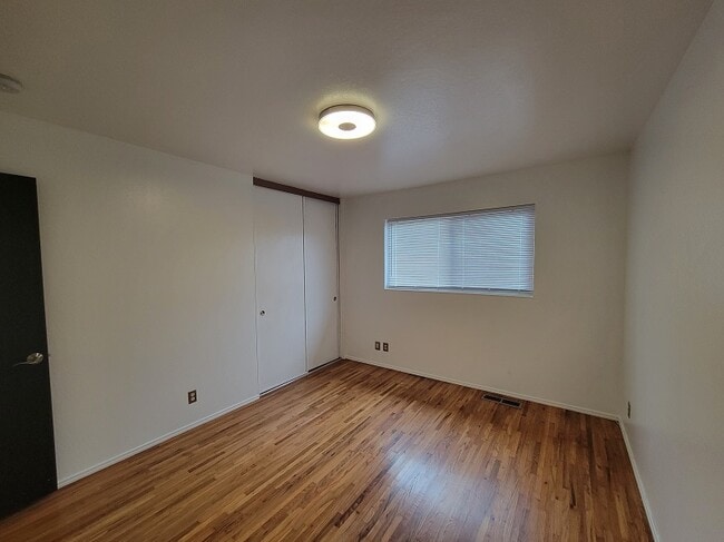 Building Photo - 485 Redwood Way