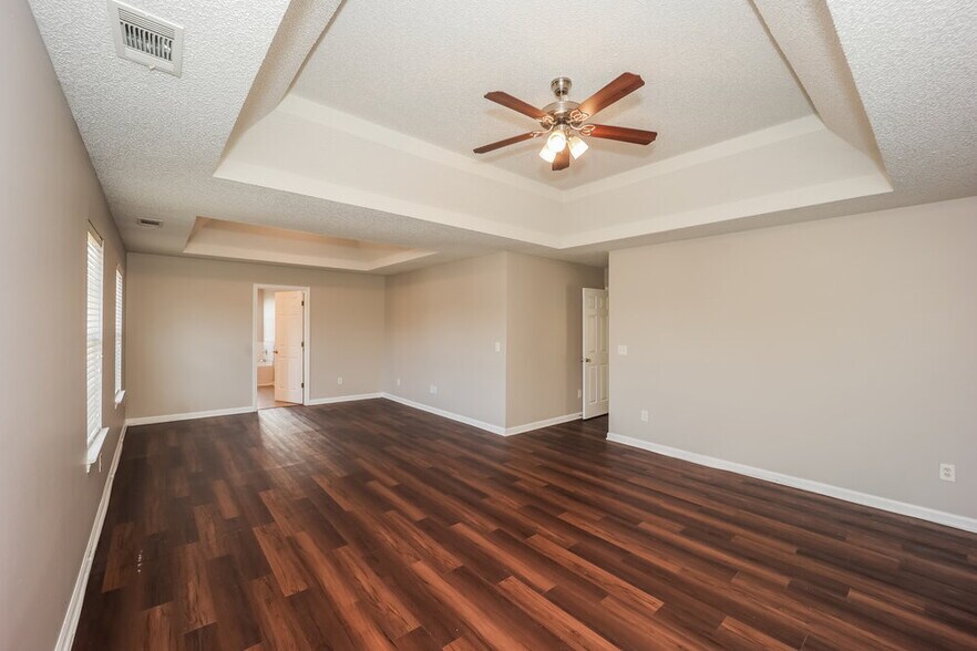 Building Photo - 6891 Derby Ave