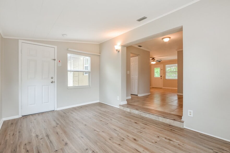 Building Photo - 1094 Whitewood Dr