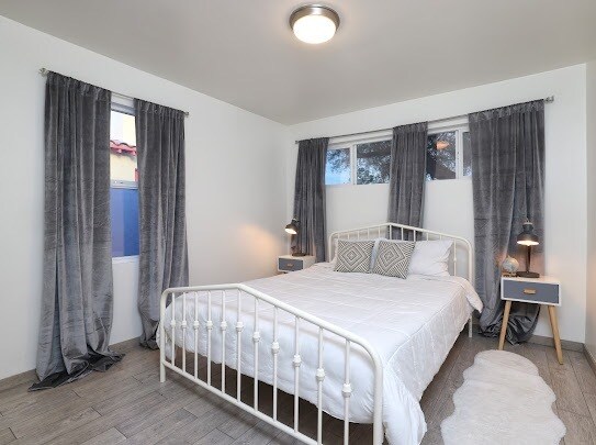 Building Photo - 2039 E 8th St