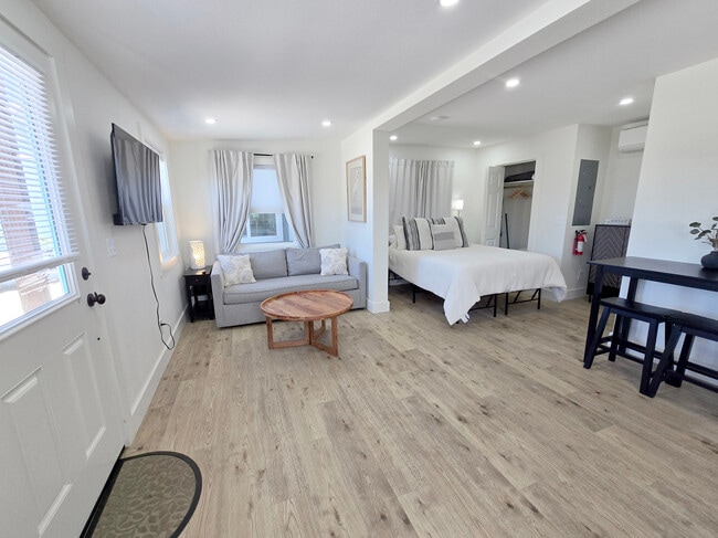 Building Photo - 119 S Pacific St