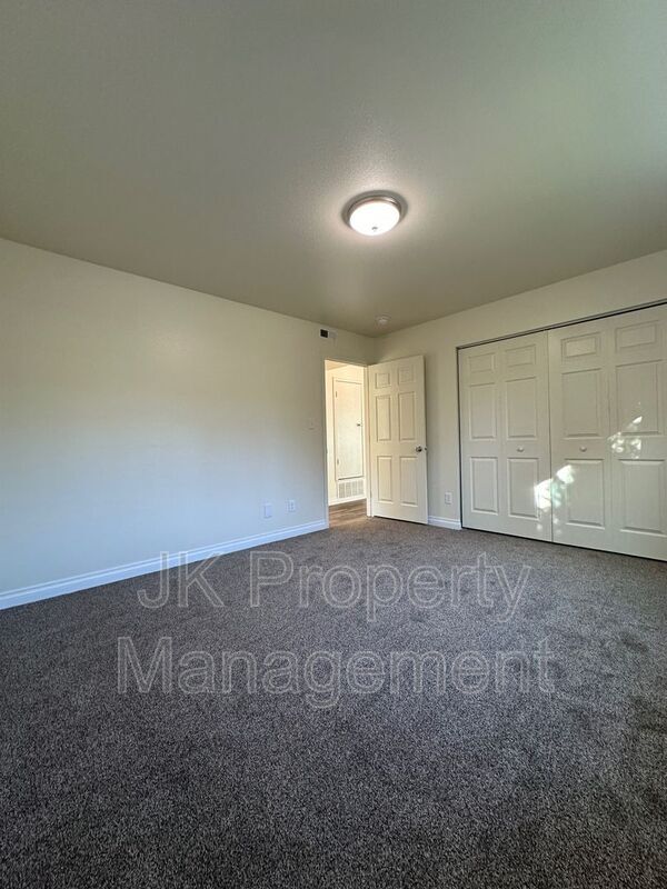 Building Photo - 1210 5th St S