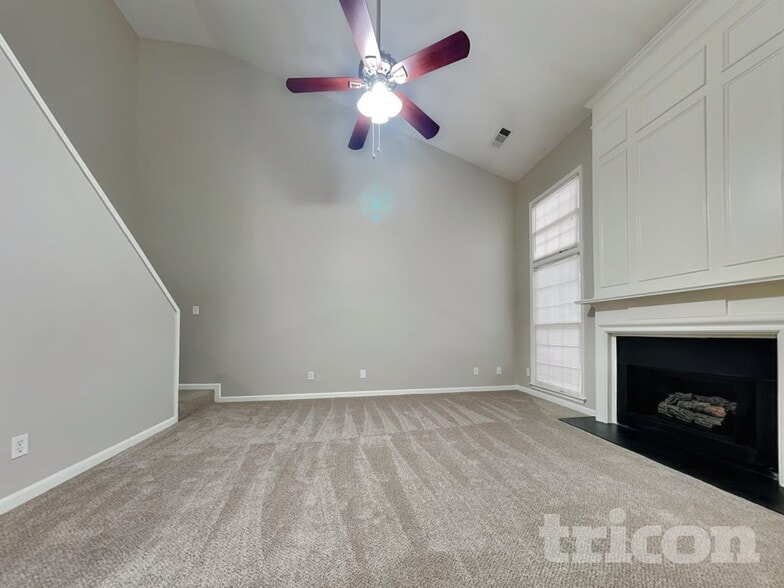 Building Photo - 2660 Binghampton Ln