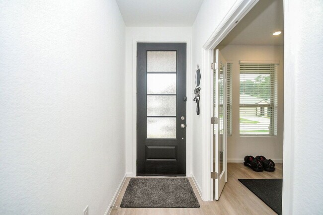 Building Photo - 28722 Mount Bonnell Dr