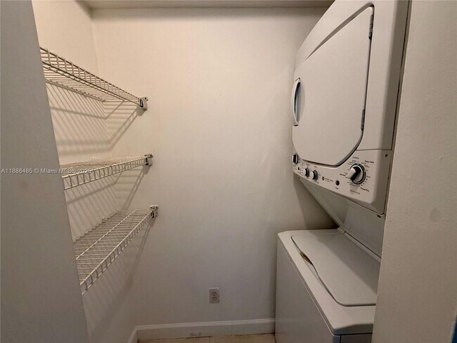 Building Photo - 770 Claughton Island Dr