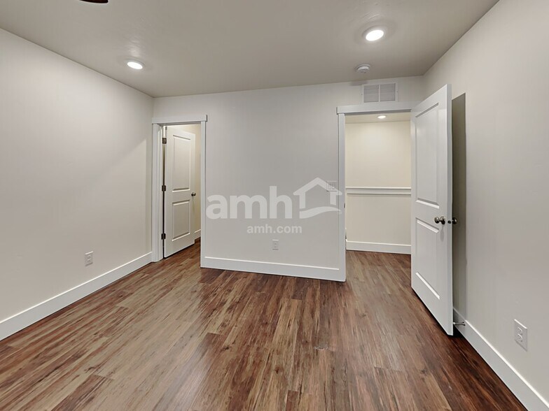 Building Photo - 4094 Bold Stripe Ave