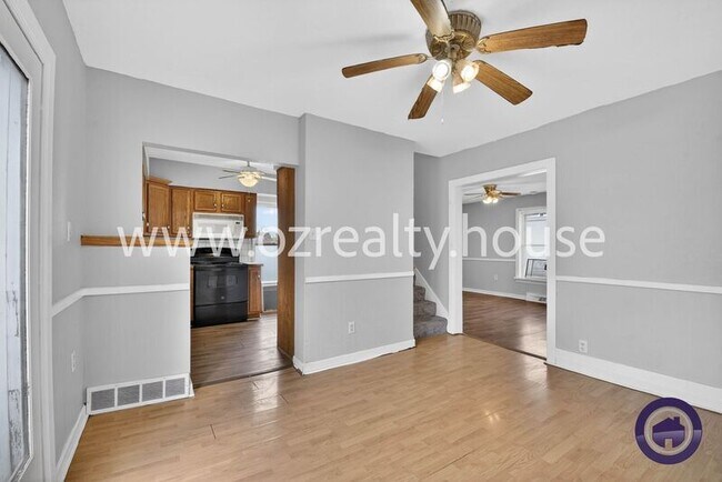 Building Photo - 3377 Lagrange St