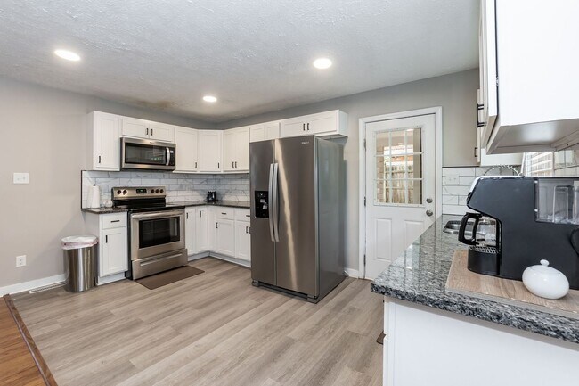 Building Photo - 2212 Foxtrot Rd