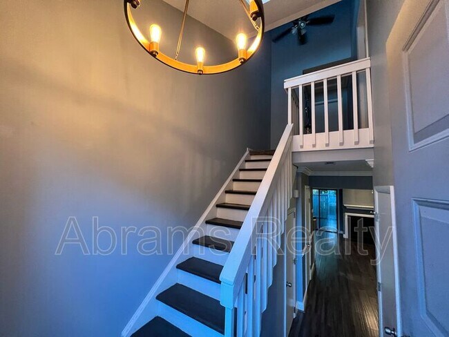 Building Photo - 1136 Glengarry Way