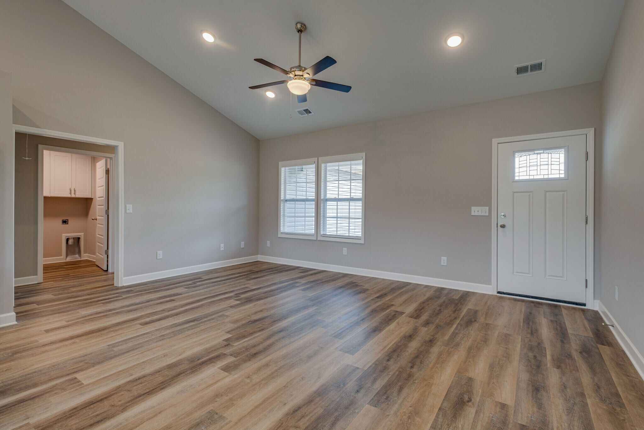 Building Photo - 648 S Tunnel Rd