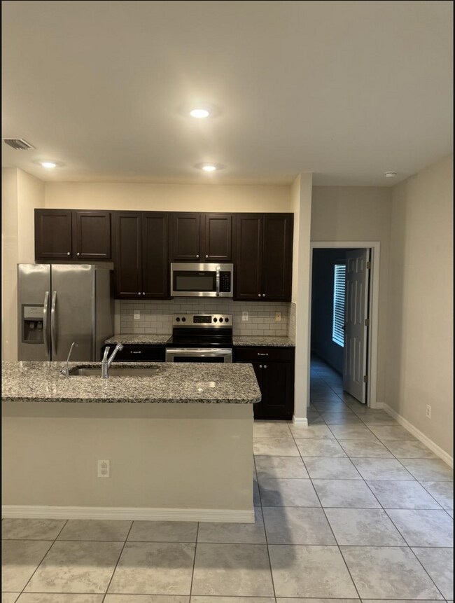 Building Photo - 3 Bedroom 2 Bathroom 2 Car Garage Home For Rent in North Port FL!