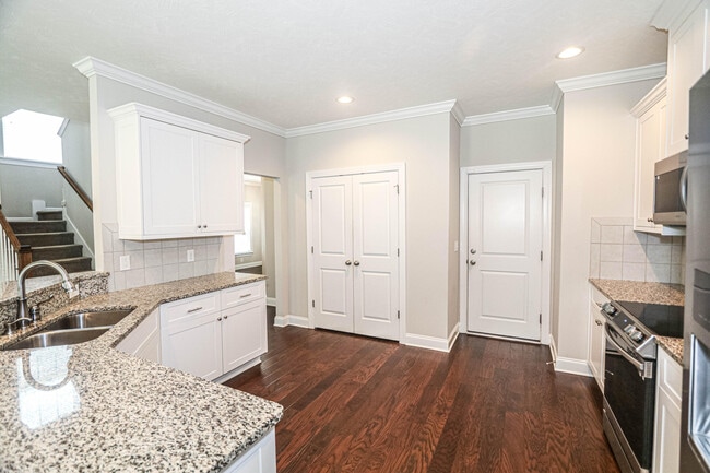 Building Photo - 987 Glenhaven Dr