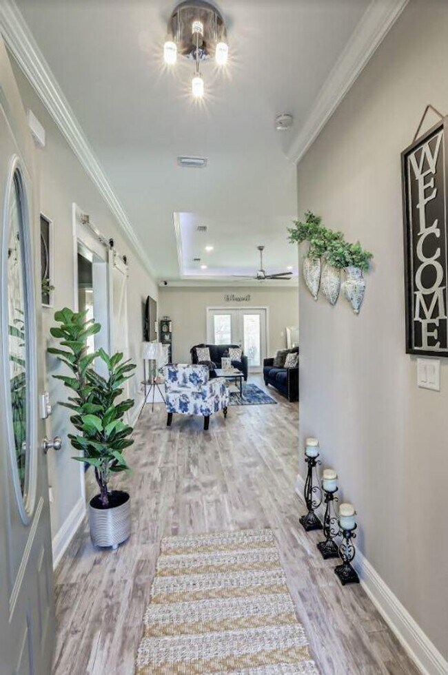 Building Photo - All Brick 4 Bedroom in Mary Esther!