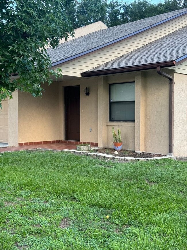 Building Photo - Two bedroom two bathroom townhome!