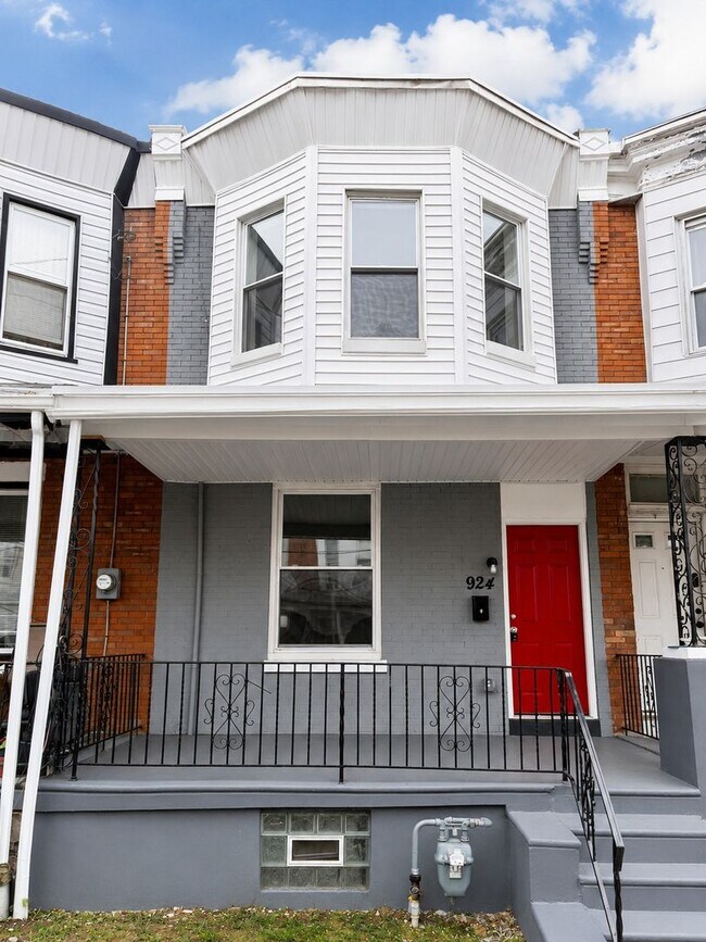 Building Photo - 924 Maple Terrace