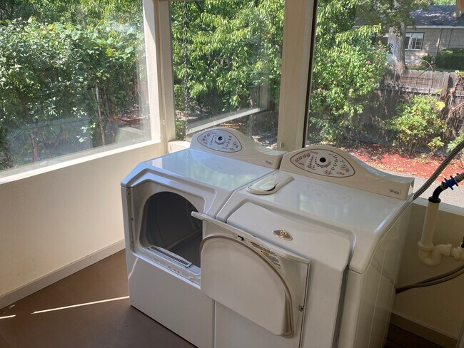 Landry Room - 1621 W Hays St