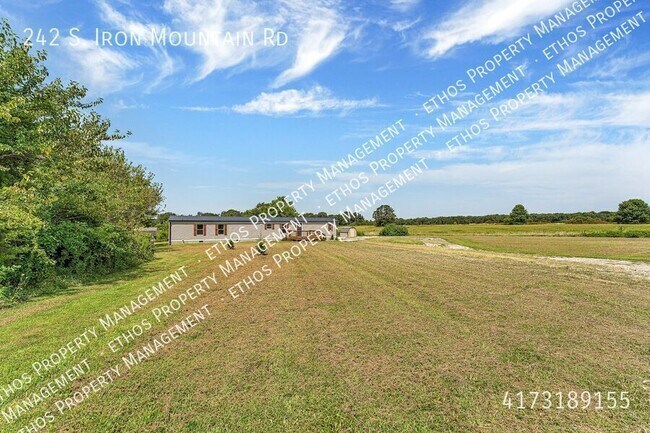 Building Photo - 242 S Iron Mountain Rd
