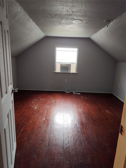 Building Photo - 527 W 6th St