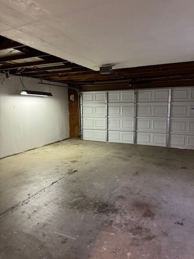 Building Photo - 3408 Kapral Way
