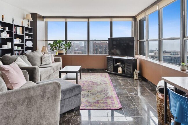 Building Photo - 2 bedroom in Chicago IL 60613