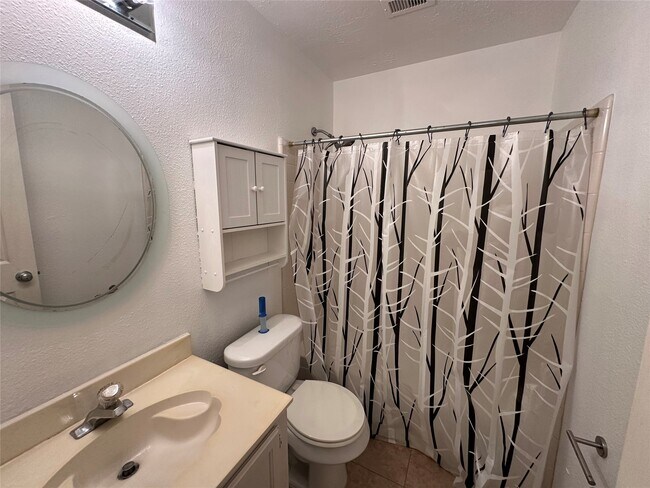 Building Photo - 2204 Gemini St