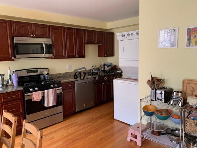 Building Photo - 14 Holmes St