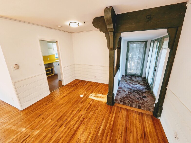 Building Photo - 12914 Rose Ave