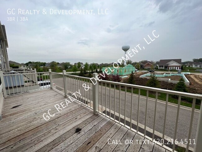 Building Photo - ***WOODLORE ESTATES / 3 BDRM / 2.5 BTH / A...