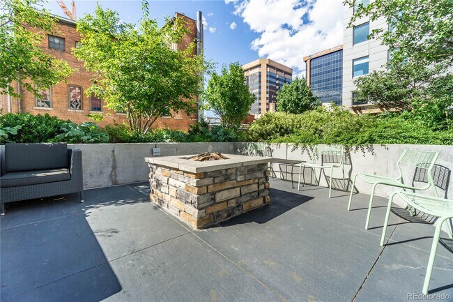 Fire Pit on Plaza Level - 1625 Larimer St