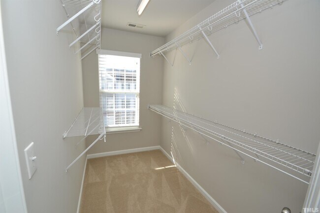 Building Photo - 701 Sutter Gate Ln