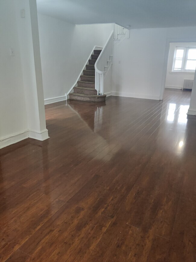 Building Photo - 1708 67th Ave