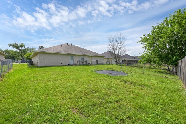 Building Photo - 410 Freeman Ave