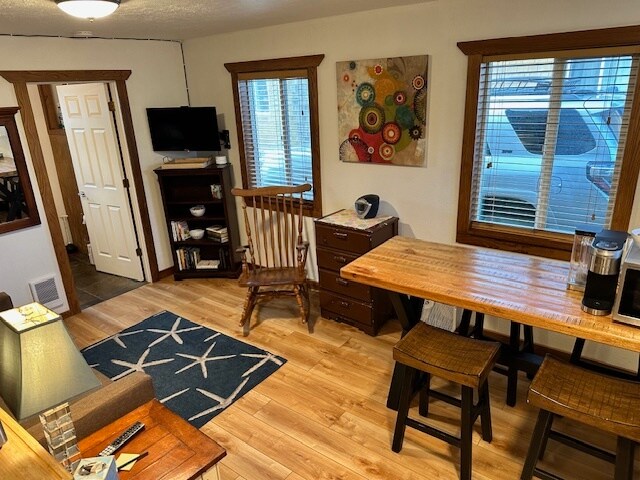 Another view - 910 N. Pacific Hwy