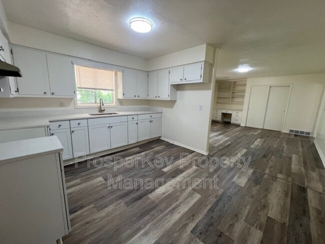 Building Photo - 3465 Melrose Dr