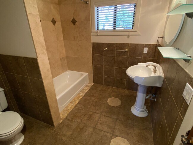 Building Photo - 2285 Sanborn Dr