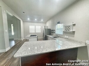 Building Photo - 159 S Hackberry Ave