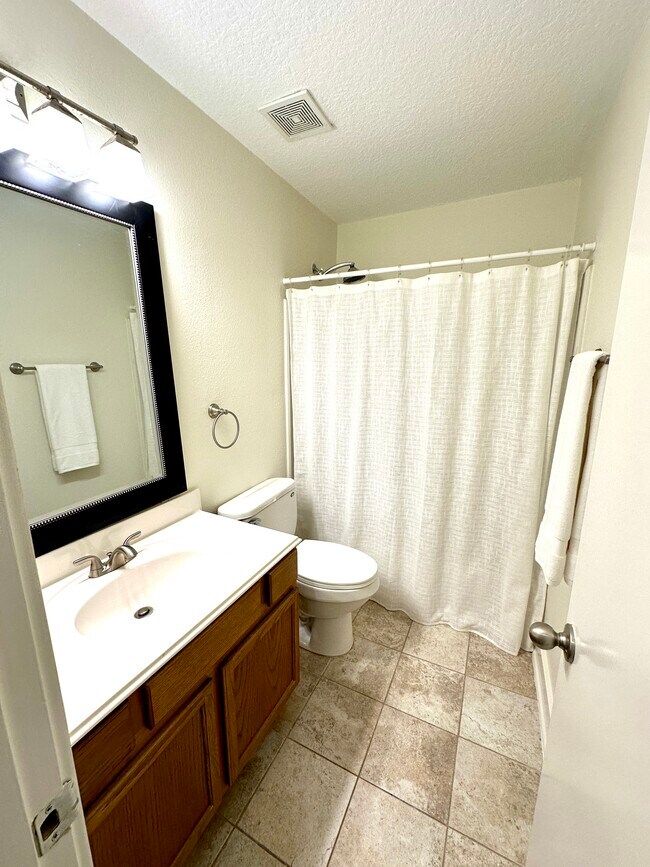 Building Photo - 3 bed 2 Bath in Sienna