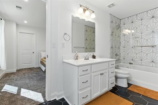 Building Photo - 2121 Harmony Dr
