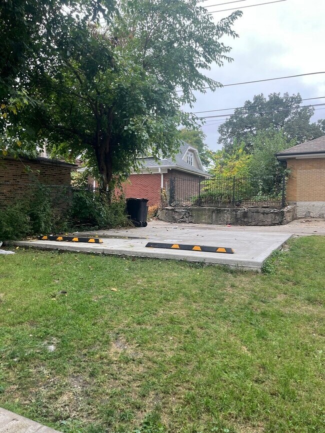 Building Photo - 8106 S Langley Ave