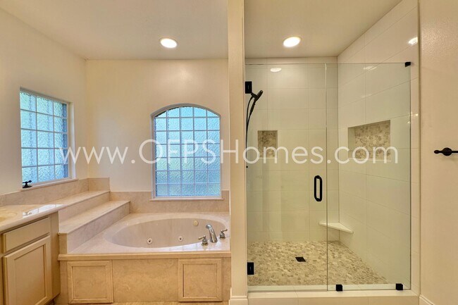Building Photo - 4611 Chanan Dr