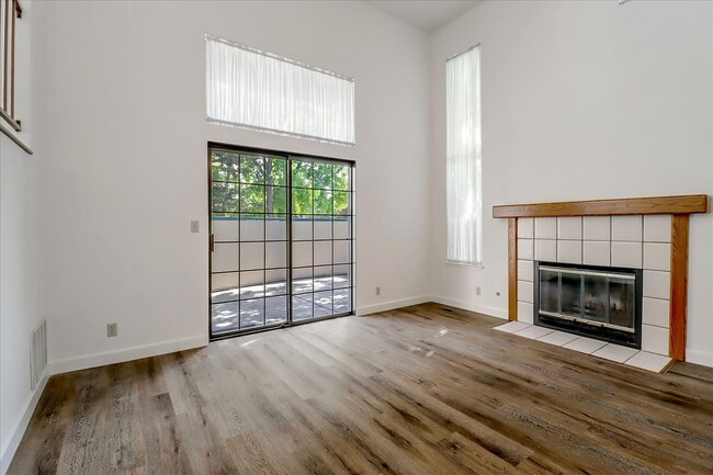 Building Photo - 2BR/2.5BA Home in Cupertino with High Ceil...