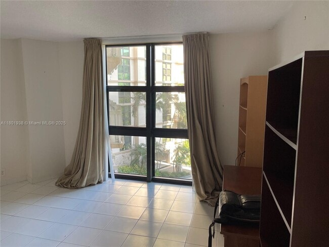 Building Photo - 1121 Crandon Blvd