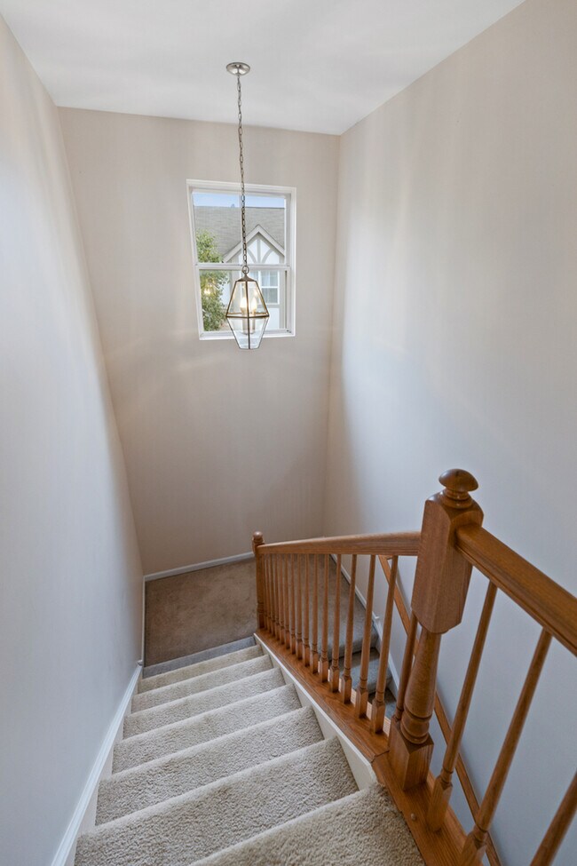 Building Photo - 106 Rosehall Dr