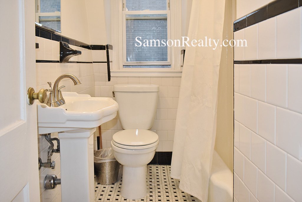 Building Photo - 368 Thayer St