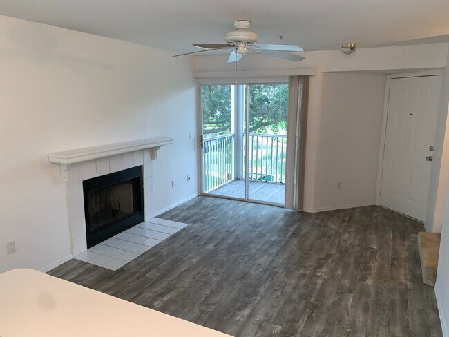Building Photo - Central Park II Condos -  Downtown Sarasota Annual Rental 1-Bedroom 1-Bath $1595
