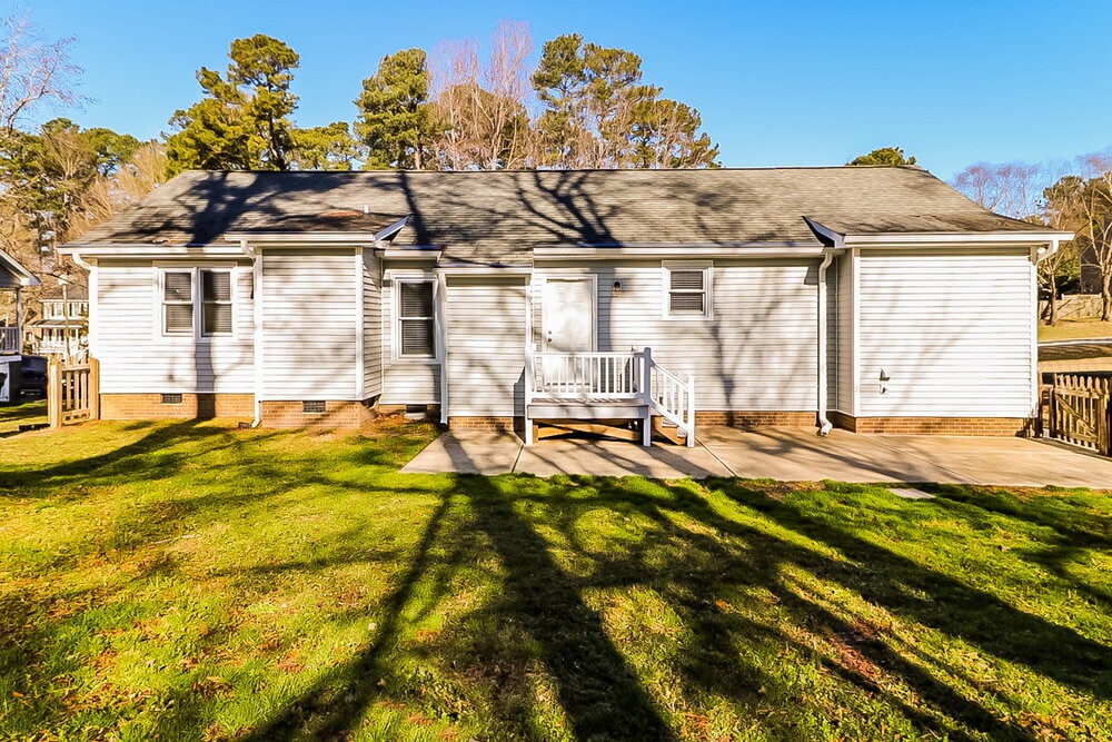 Building Photo - 303 Southampton Dr