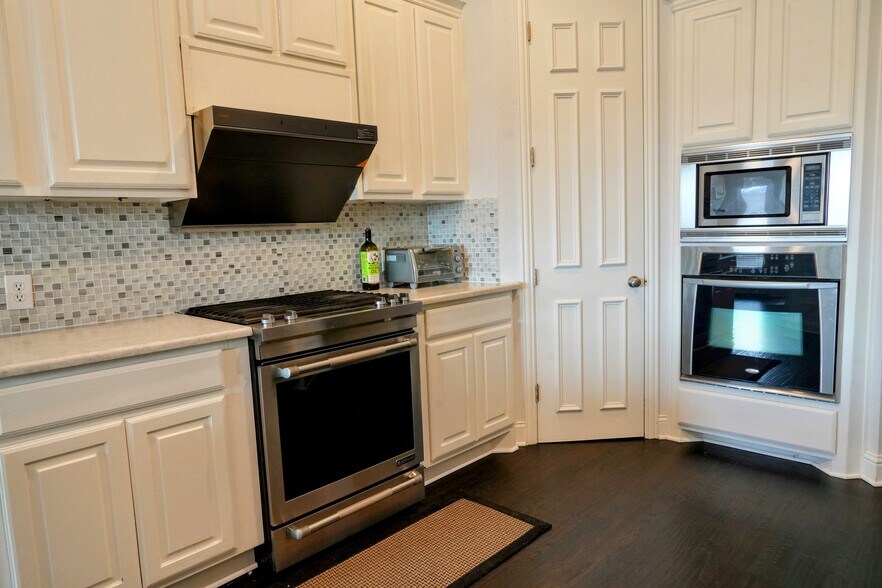 Building Photo - 5836 Sterling Dr